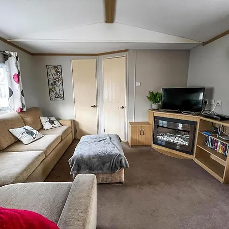Superb 6 Berth Caravan With Decking At Seawick Holiday Park, Essex Ref 27009Mv Clacton-on-Sea Exterior photo