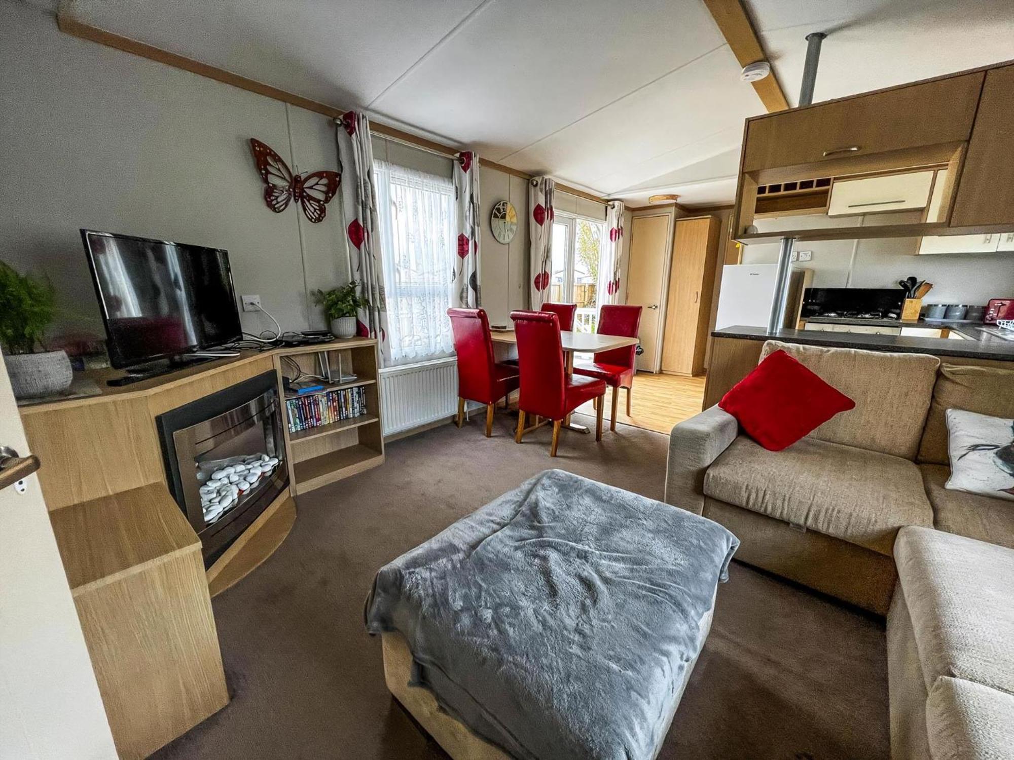 Campsite Superb 6 Berth Caravan With Decking At Seawick Park, Essex Ref 27009mv